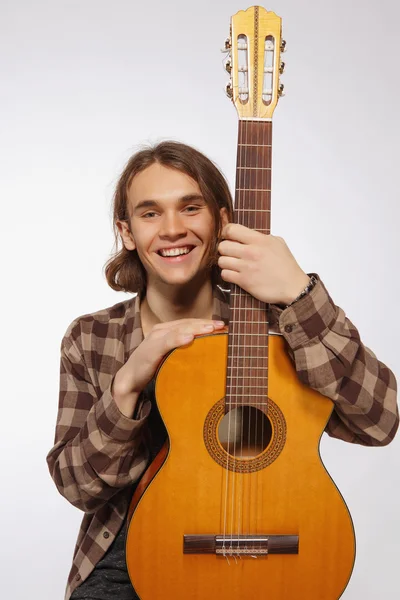 Young guitar player singing a song — Stock Photo, Image