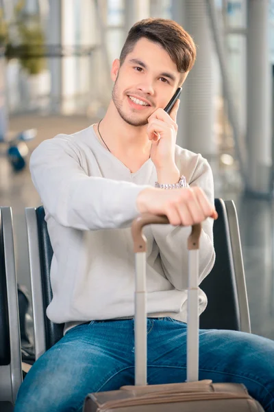 Handsome man in the airport — Stock Photo, Image