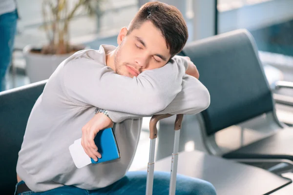 Handsome man in the airport — Stock Photo, Image