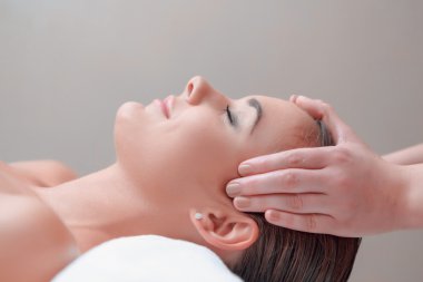 Kaplıcadaki güzel genç kadın