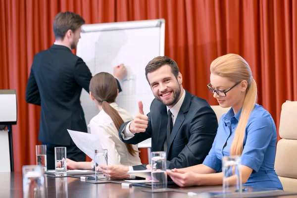 Geschäftspräsentation bei Meeting — Stockfoto