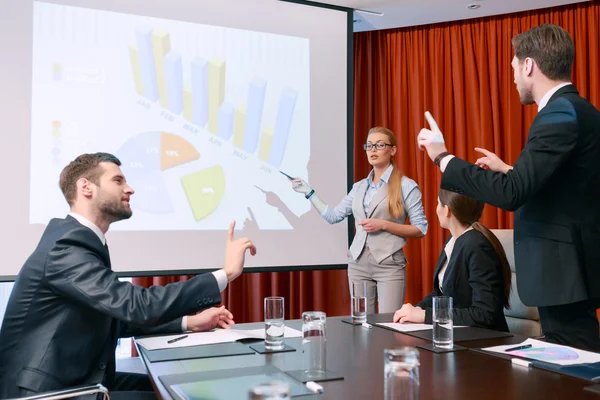 Making a presentation at meeting — Stock Photo, Image