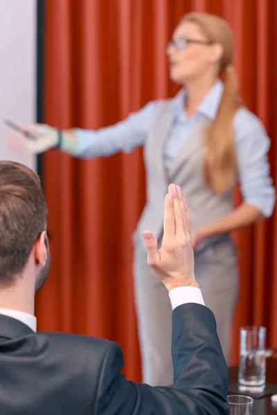 Maken van een presentatie tijdens vergadering — Stockfoto