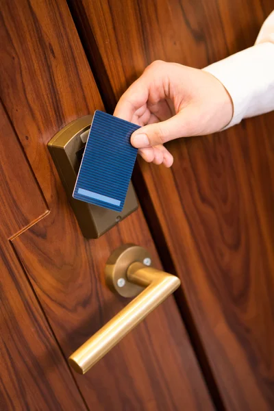 Room pass in the hands of business man — Stock Photo, Image