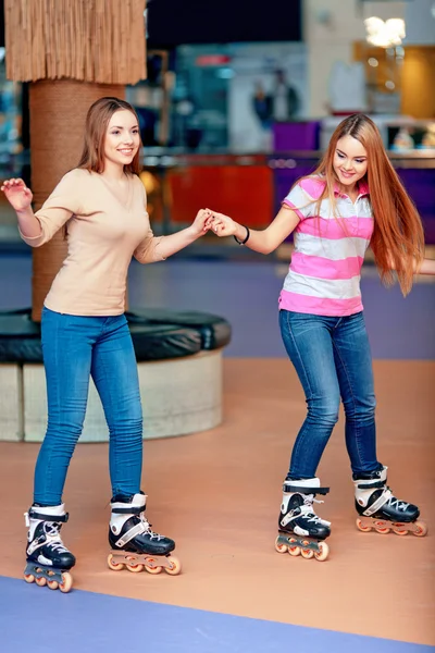 Beautiful girls on the rollerdrome — Stock Photo, Image