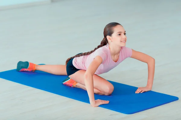 Cute teenage girl at sports club — Stock Photo, Image