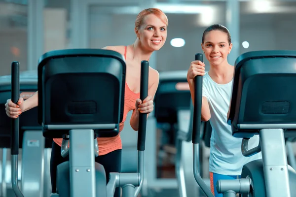 Cute teenage girl and her mom at sports club — Stock Photo, Image