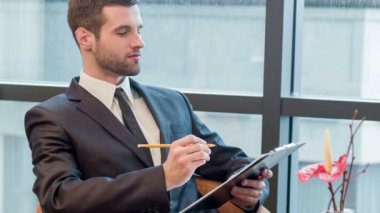 İş arkadaşlarınızla Toplantı salonunun içinde