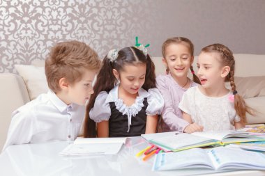 Oğlan ve kız beraber vakit