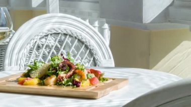 Çok lezzetli taze pişirme salata