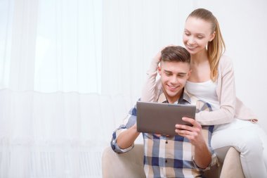 Tablet kullanma çift heyecanlı