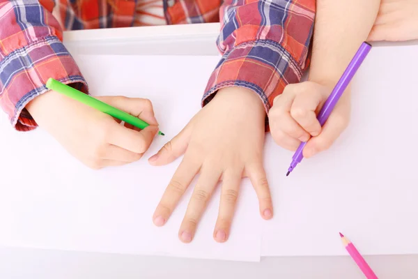 I bambini che vanno a disegnare — Foto Stock