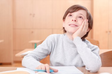 Düşünceli küçük çocuk sınıfları sırasında