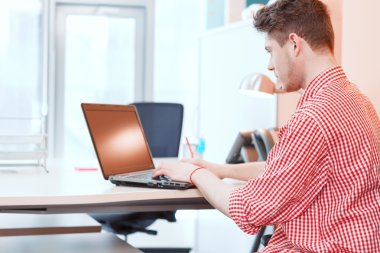 Bilgisayarda Office office işçisi