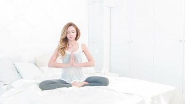 Güzel zaman sabah yoga yaparken