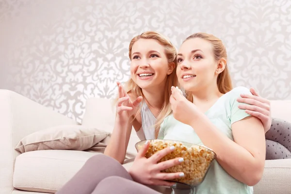 Young girls on a couch — Stock Photo, Image