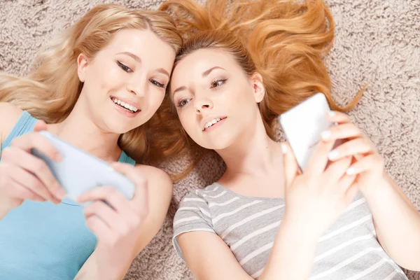 Two young girls on the floor — Stock Photo, Image