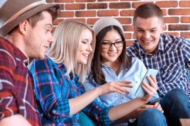 Cep telefonları ile modern parti