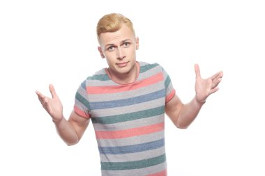 Yakışıklı adam kollarını Yayilim