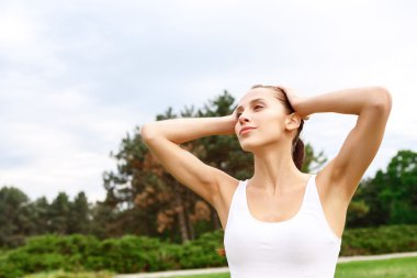 Ellerin başında olan kadın