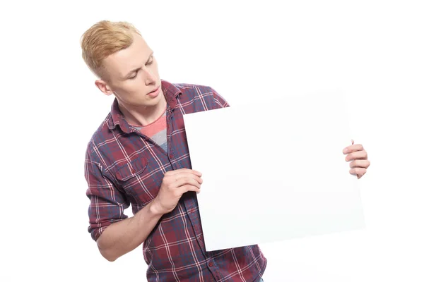 Smiling young man holding white sheet of paper — Stock Photo, Image