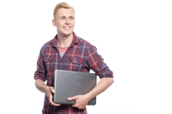 Bonito jovem homem segurando laptop — Fotografia de Stock