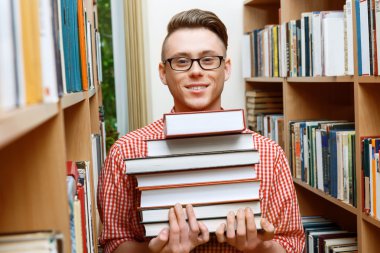 Zeki öğrenci kitaplığı