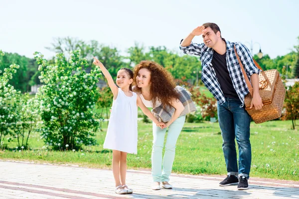 Sweet family on the way to picnic — Stock Photo, Image