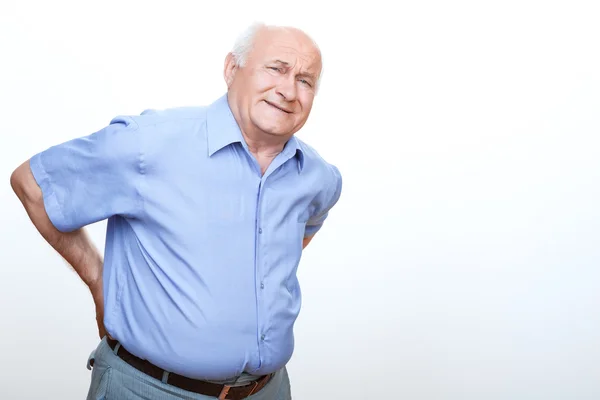 Exhausto abuelo tocándose la espalda —  Fotos de Stock