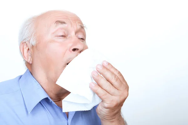 Avô doente segurando lenço — Fotografia de Stock