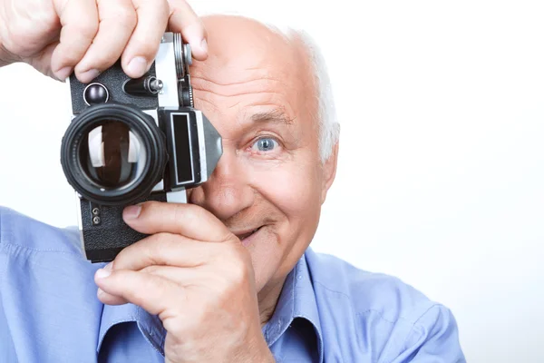 Lebhafter Großvater mit Kamera — Stockfoto