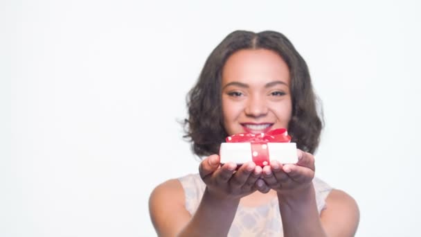 Mulatto girl smiling with present — Stock Video