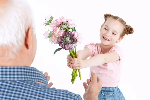 Grand-père s'amuser avec sa petite-fille — Photo