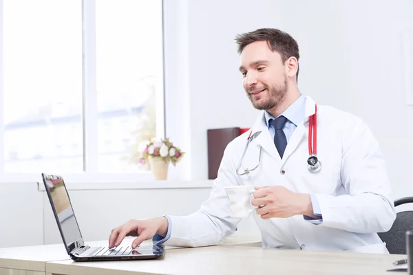 Nice cardiologist drinking tea — Stock Photo, Image