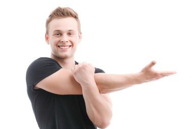 egzersiz sırasında kaslı adam