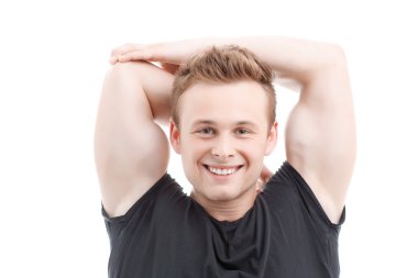 egzersiz sırasında kaslı adam