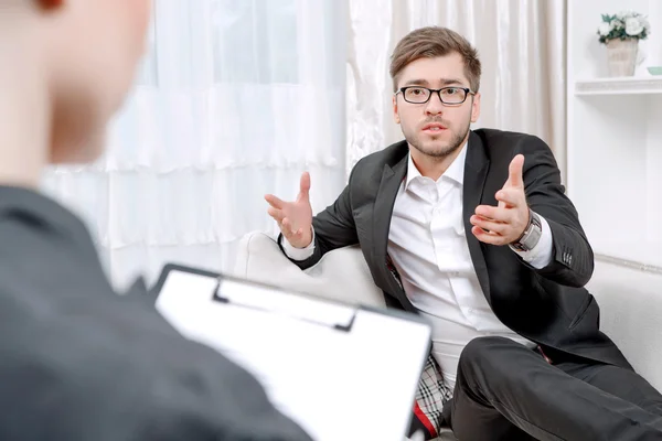 onun psikolog ile genç adam