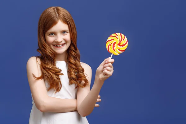 Pretty girl holding lollipop — Stock Photo, Image