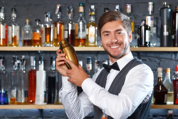 Handsome bartender during work — 图库照片