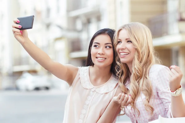 Two friend having fun at shopping — Stok fotoğraf