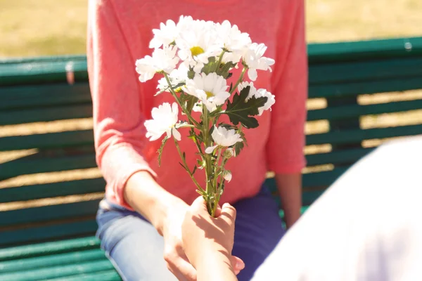 Gild giving flowers to mother — Stock Photo, Image