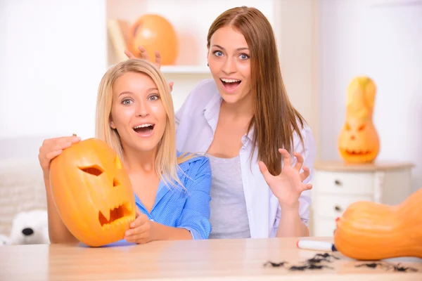 Pretty  women preparing for Halloween party — Stock Photo, Image