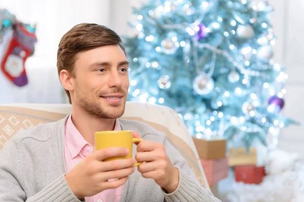 Positive man drinking tea — Stok fotoğraf