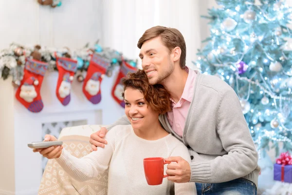 Amante pareja bebiendo té — Foto de Stock