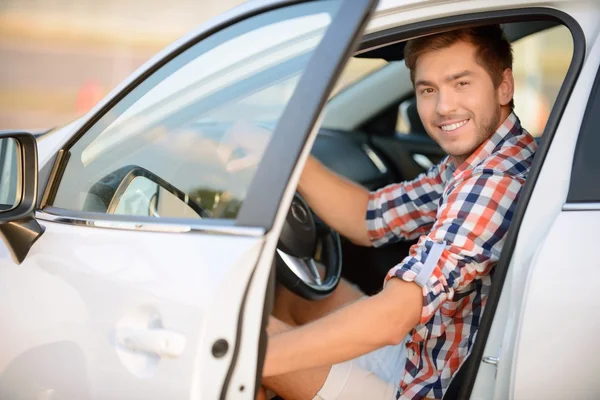 Upbeat boy sitting in the car — Stock Photo, Image