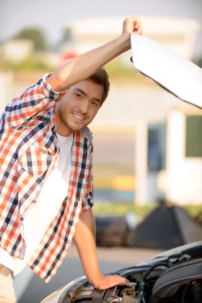 Nice boy opening bonnet — Stock Photo, Image