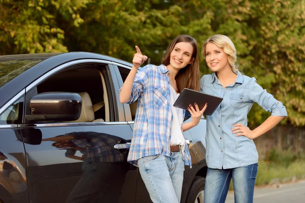 Positive girls holding laptop — Stock Photo, Image