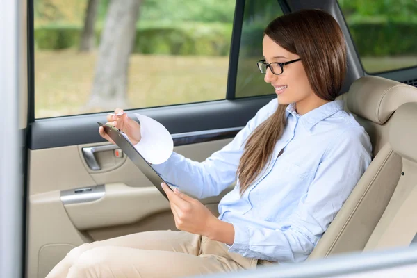 Nice girl sitting in the car — Stock Photo, Image
