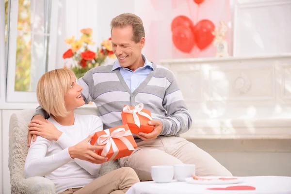 Agreeable couple celebrating St Valentine day — Stockfoto