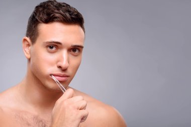 Yakışıklı adam Diş Temizleme